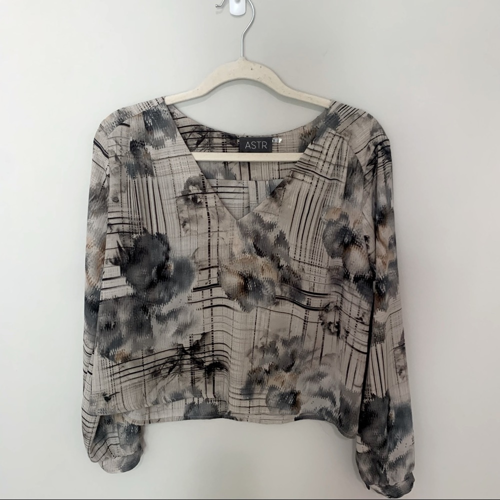 ASTR the Label Cropped V Neck Floral/Stripe Printed Long Sleeve Top Size Medium